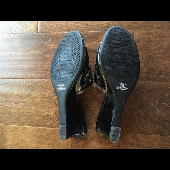 NWOT( worn for 2 hours inside) - Picture 3 of 3